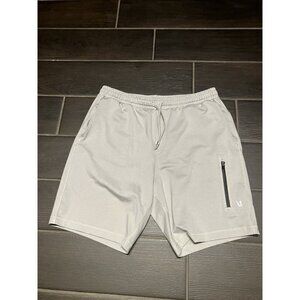 Men’s Vuori Shorts 9” Size Large Grey